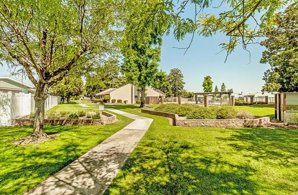 $169,000 | 371 Bethel Avenue, Unit 27, Sanger, CA 93657