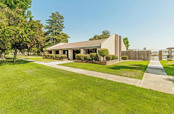 $169,000 | 371 Bethel Avenue, Unit 27, Sanger, CA 93657