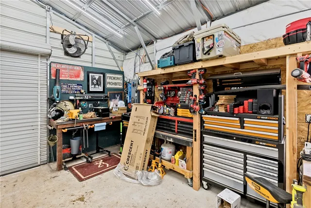 a view of a house with backyard and garden