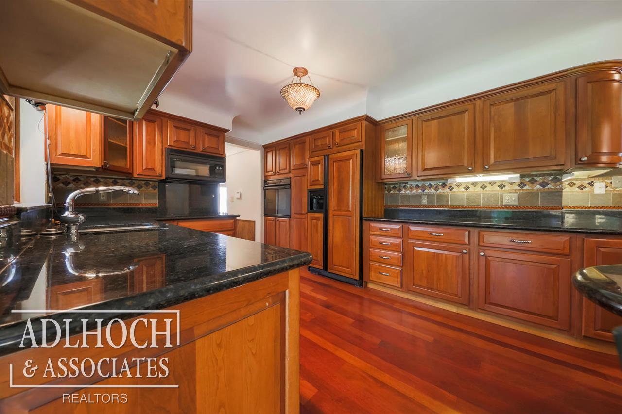 35 Clairview Road Grosse Pointe, MI 48236 - Photo 4 of 29 31329465-3.JPG