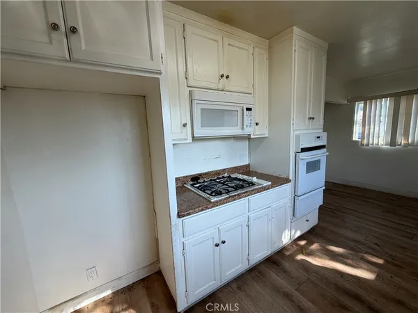 $759,950 | 18955 Covello Street, Reseda, CA 91335