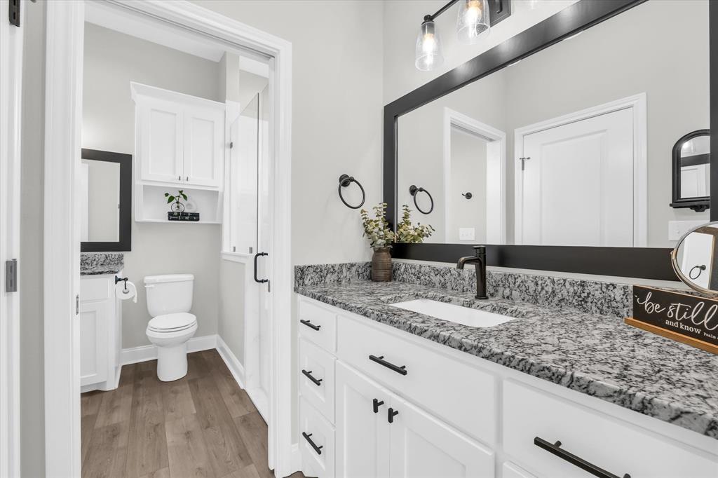 154 Water View Lane Robinson, TX 76706 - Photo 31 of 40 shared secondary bathroom for use by bedroom 3 and 4