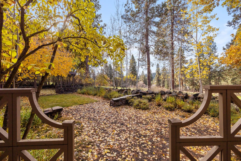 11944 Kestrel Road Klamath Falls, OR 97601 - Photo 110 of 121 Private Courtyard