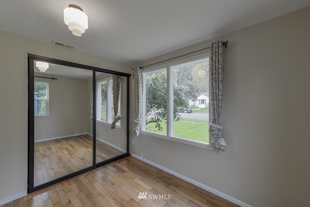3613 Southeast 5th Street Renton, WA 98058 - Photo 13 of 25