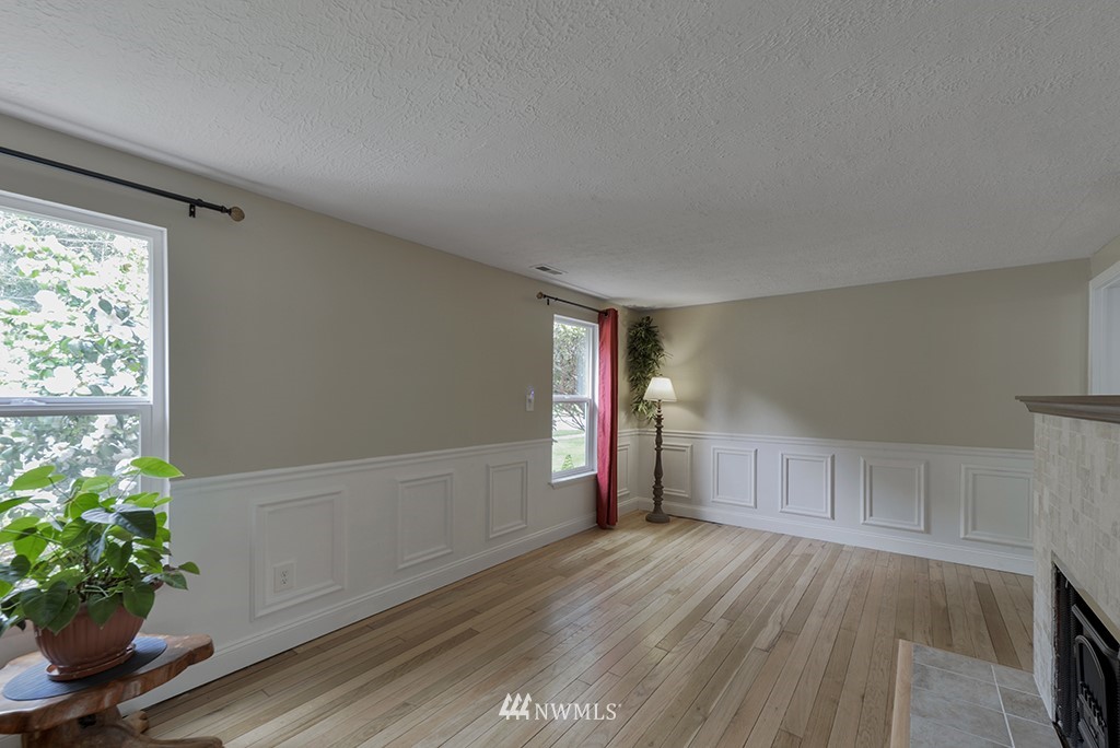 3613 Southeast 5th Street Renton, WA 98058 - Photo 4 of 25