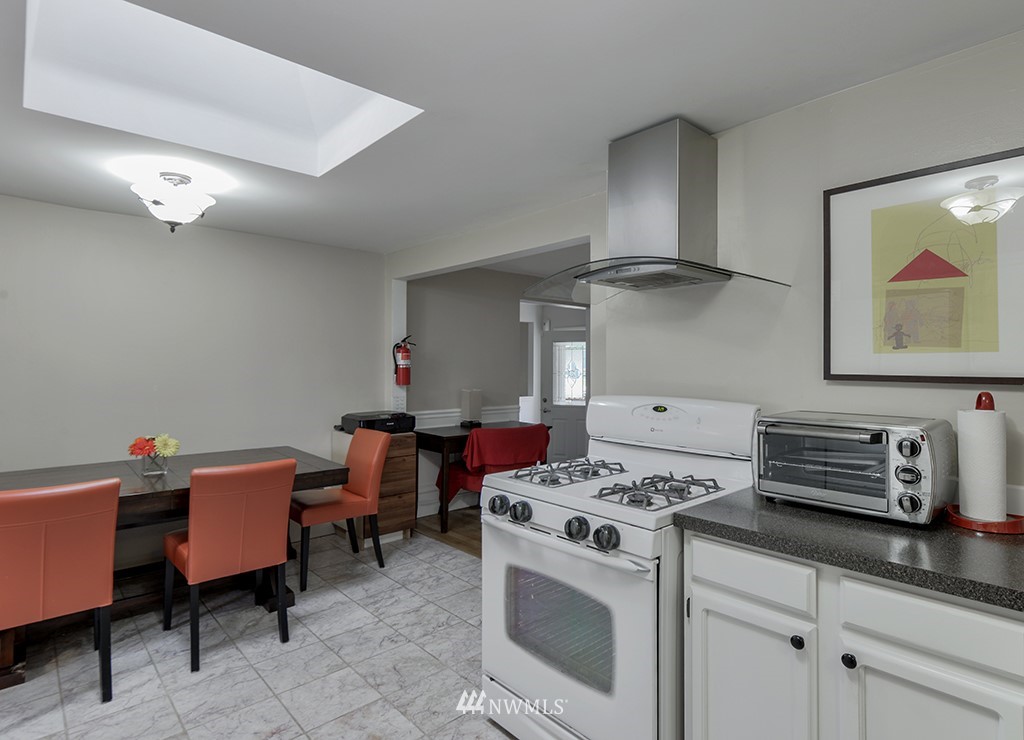 3613 Southeast 5th Street Renton, WA 98058 - Photo 6 of 25