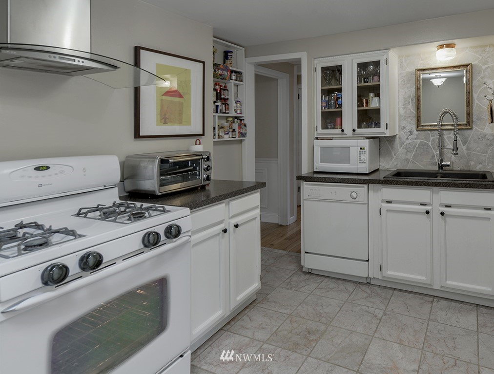 3613 Southeast 5th Street Renton, WA 98058 - Photo 7 of 25