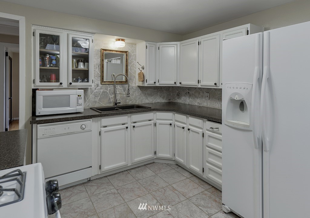 3613 Southeast 5th Street Renton, WA 98058 - Photo 8 of 25