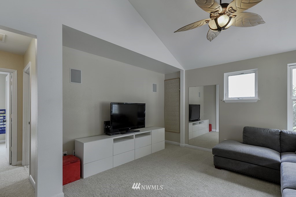 3613 Southeast 5th Street Renton, WA 98058 - Photo 10 of 25