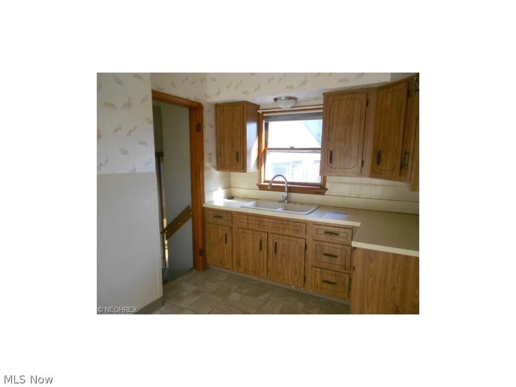 6988 State Road Cleveland, OH 44134 - Photo 5 of 23