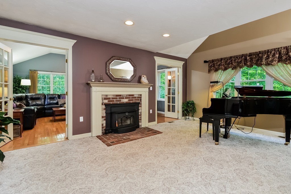13 Auburn Road Franklin, MA 02038 - Photo 8 of 29 Gallery Image 8