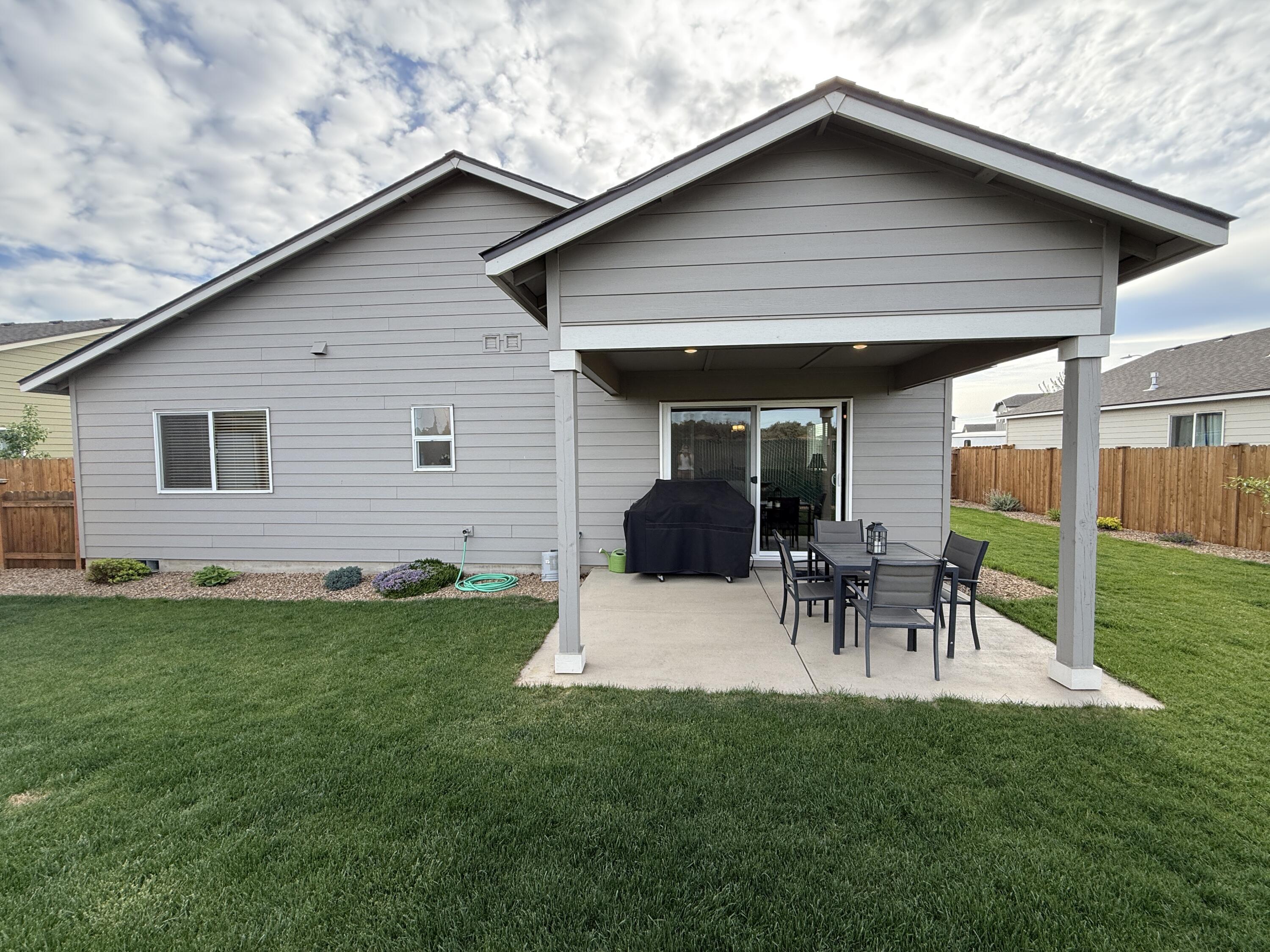 1225 Northwest Willow Parkway Road Madras, OR 97741 - Photo 29 of 31 backyard patio and both side view