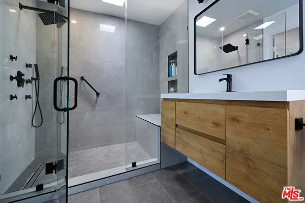$729,500 | 4140 Warner Boulevard, Unit 302, Burbank, CA 91505