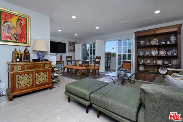$729,500 | 4140 Warner Boulevard, Unit 302, Burbank, CA 91505