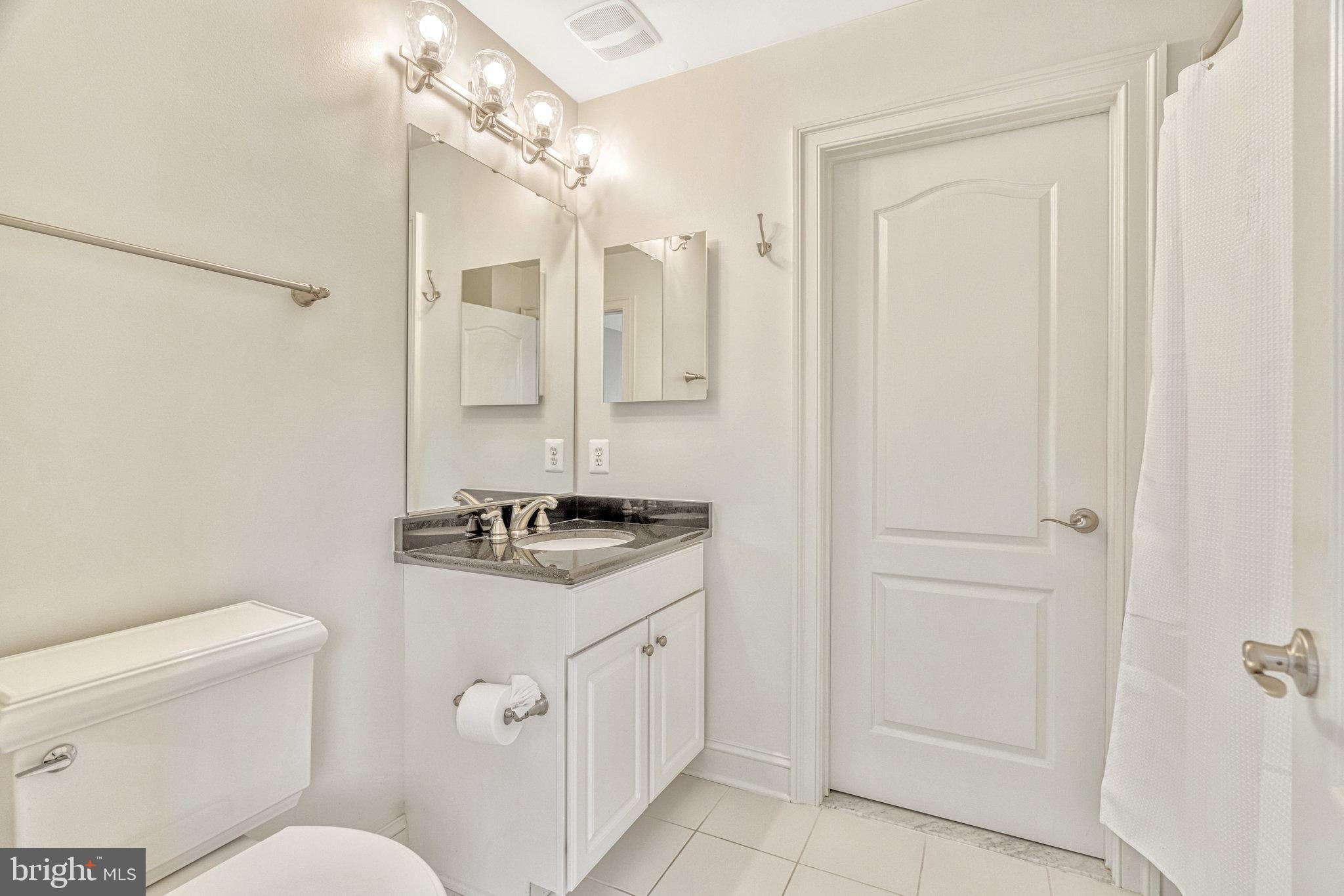 6900 Benjamin Street McLean, VA 22101 - Photo 45 of 74 With En-Suite Bathroom