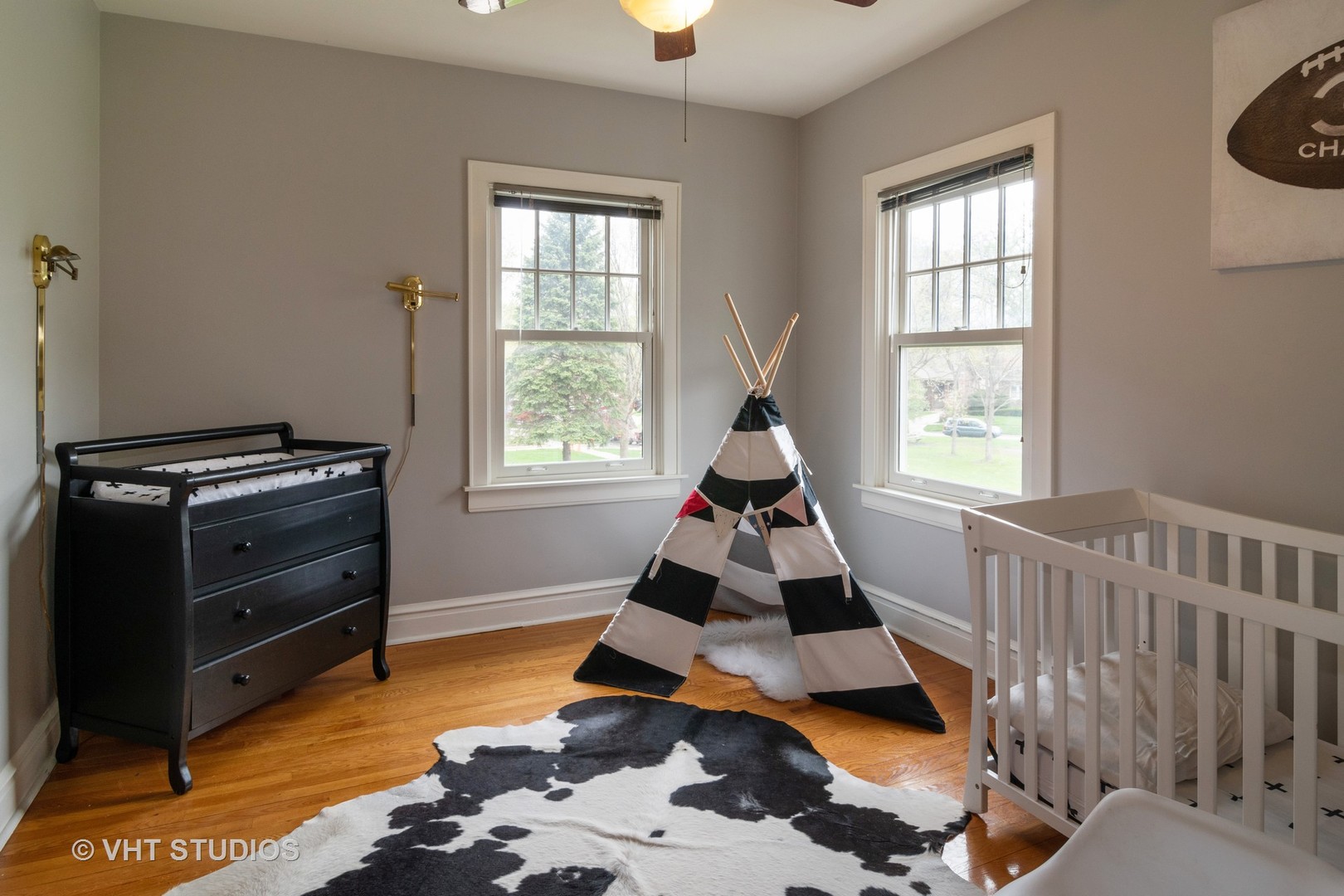 330 Northwood Road Riverside, IL 60546 - Photo 14 of 22 a living room with furniture and a window