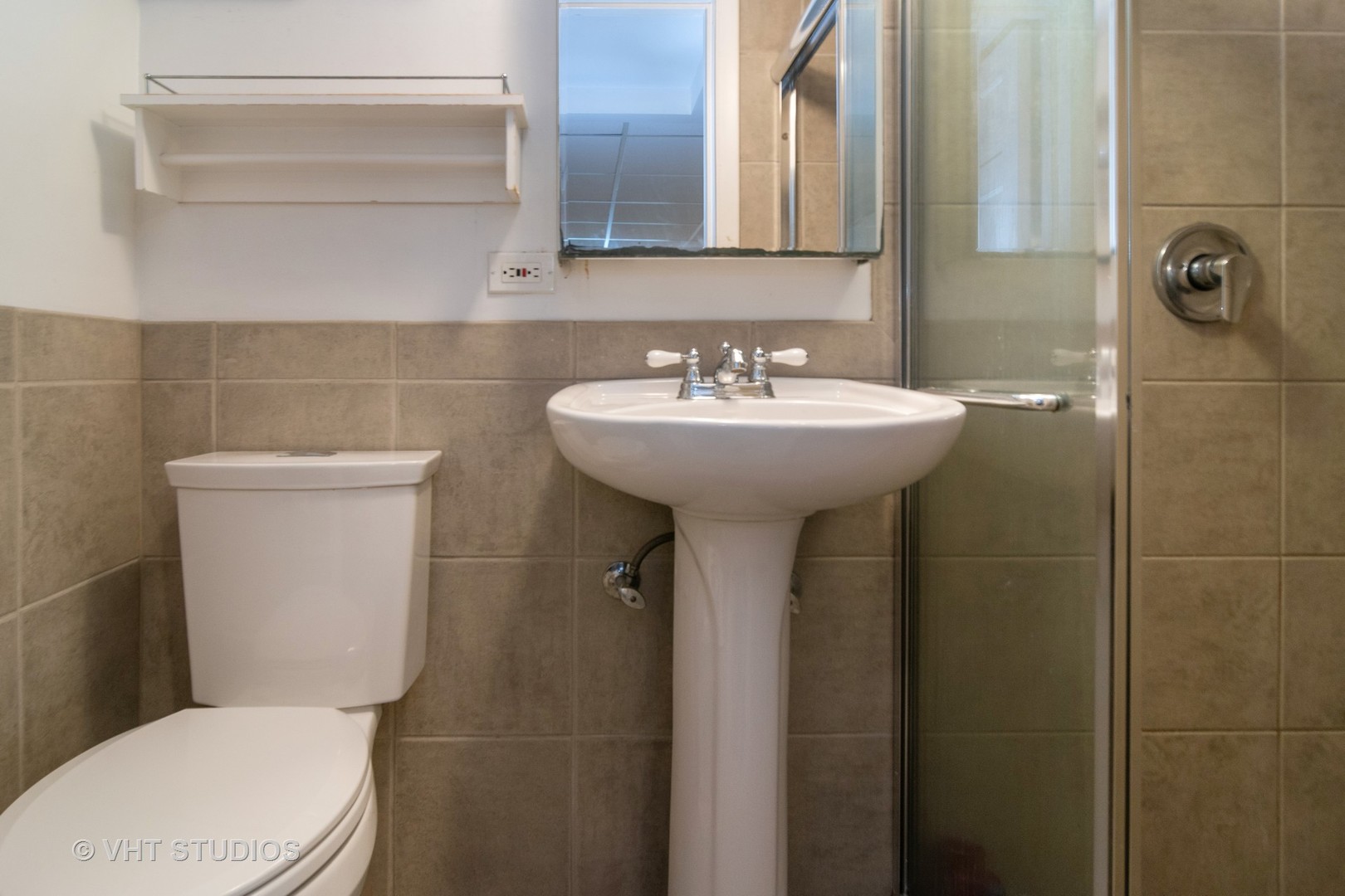 330 Northwood Road Riverside, IL 60546 - Photo 16 of 22 a bathroom with a toilet sink and mirror