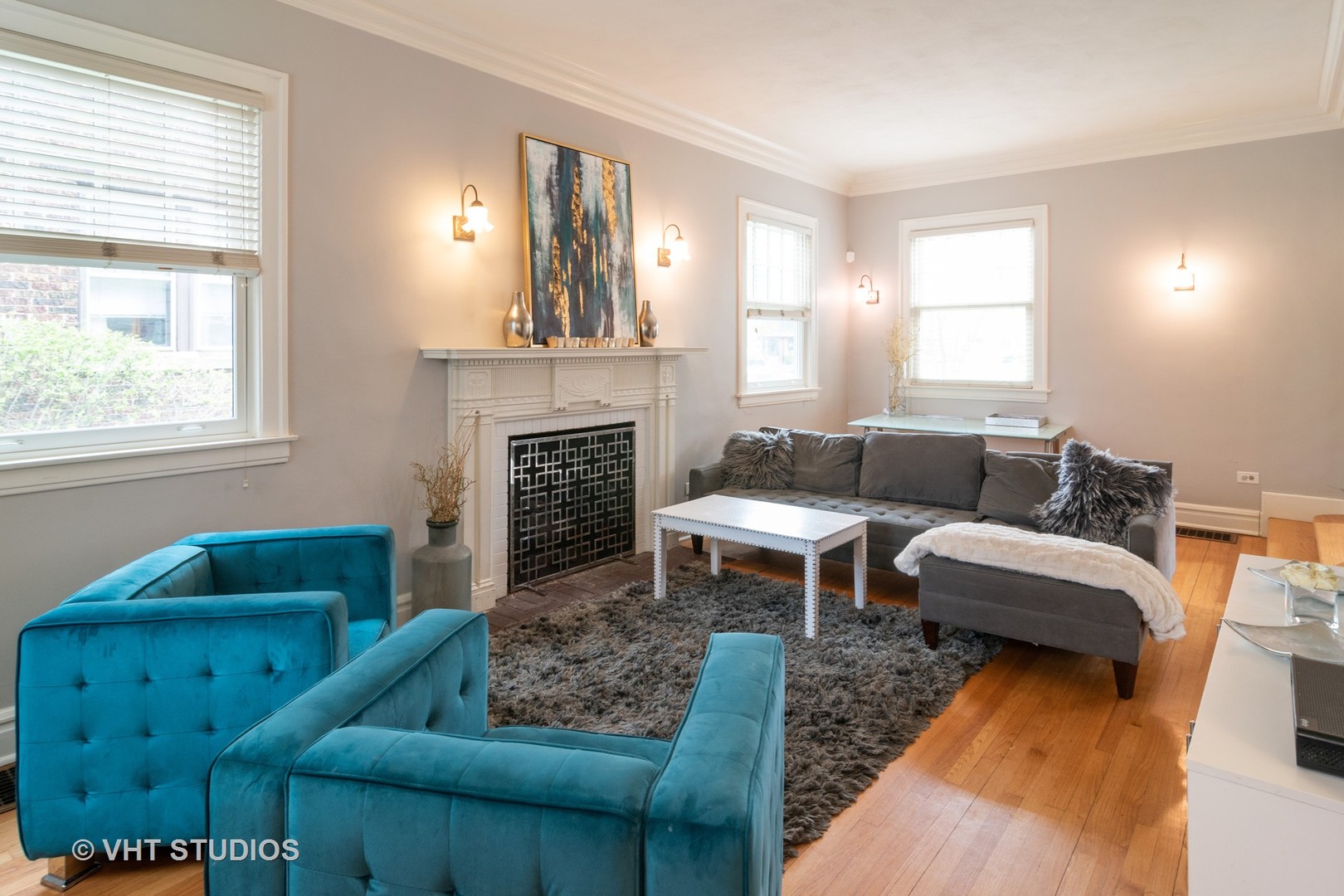 330 Northwood Road Riverside, IL 60546 - Photo 5 of 22 a living room with furniture and a fireplace