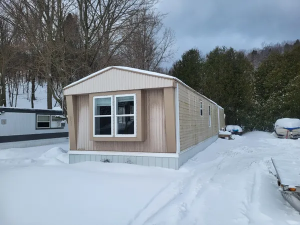 $47,500 | 853 Glen Avenue, Elberta, MI 49635
