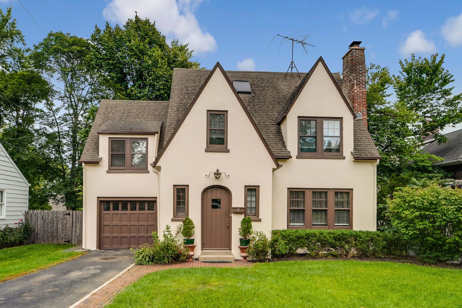 175 Wildwood Road Lake Forest, IL 60045 - Photo 1 of 28 a front view of a house with a yard