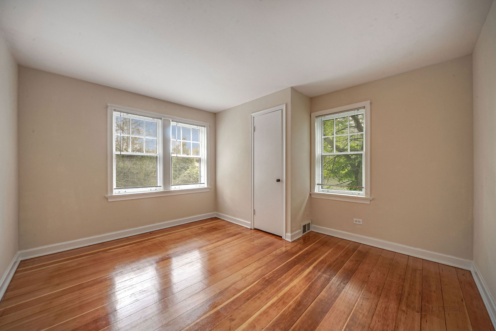 175 Wildwood Road Lake Forest, IL 60045 - Photo 17 of 28 a view of an empty room with wooden floor and a window