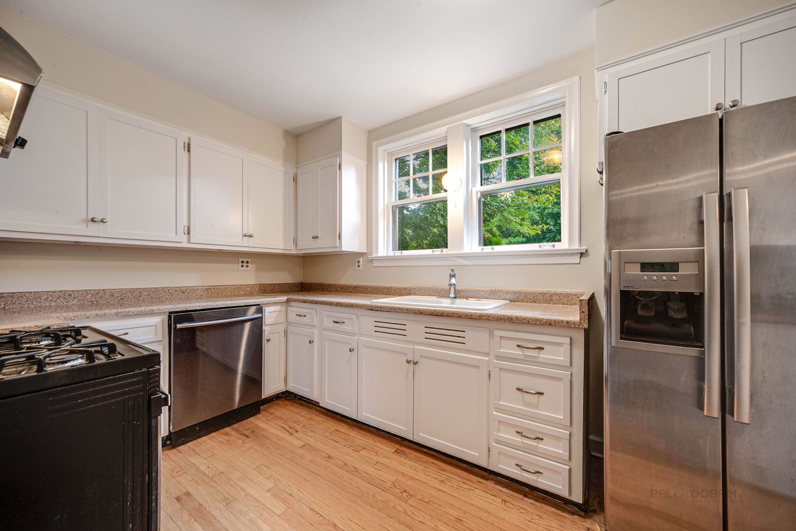 175 Wildwood Road Lake Forest, IL 60045 - Photo 9 of 28 a kitchen with a refrigerator stove and sink