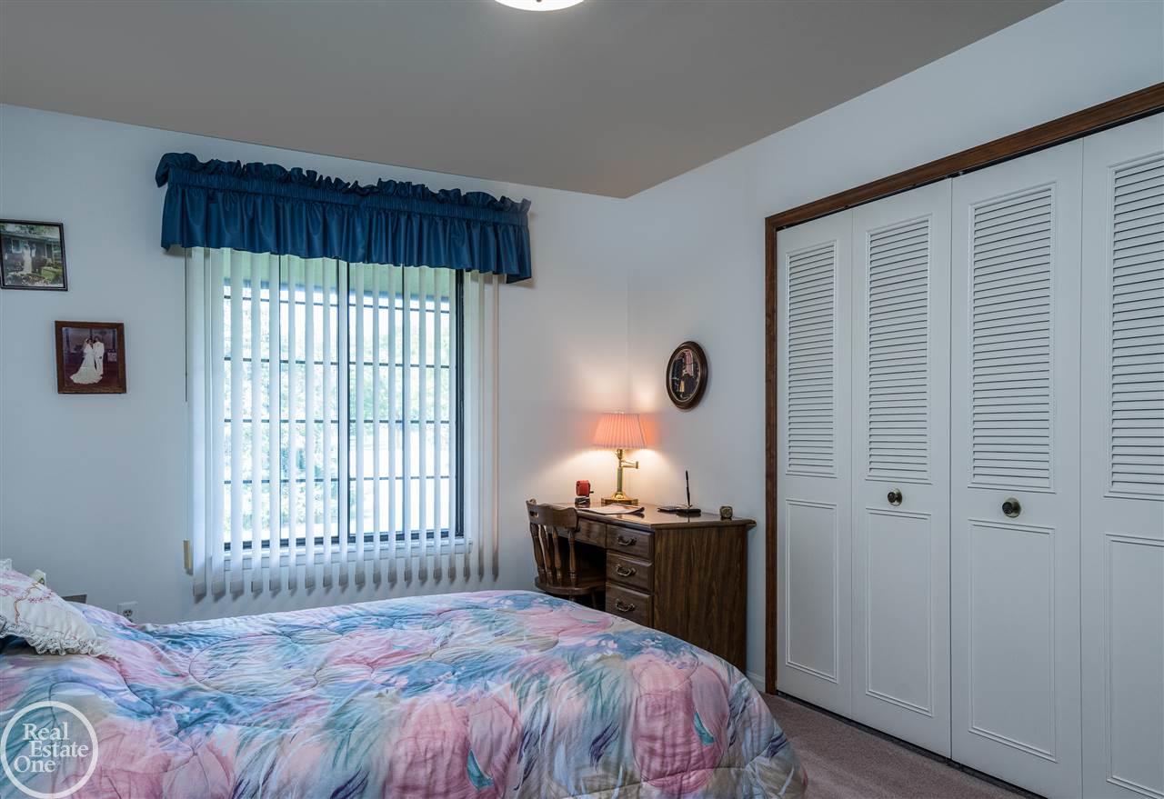 401 Meadow Bridge Drive Rochester Hills, MI 48307 - Photo 14 of 18