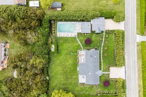 $2,695,000 | 3 Conrad Road, Shelter Island, NY 11964