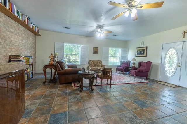 a view of a house with backyard and garden