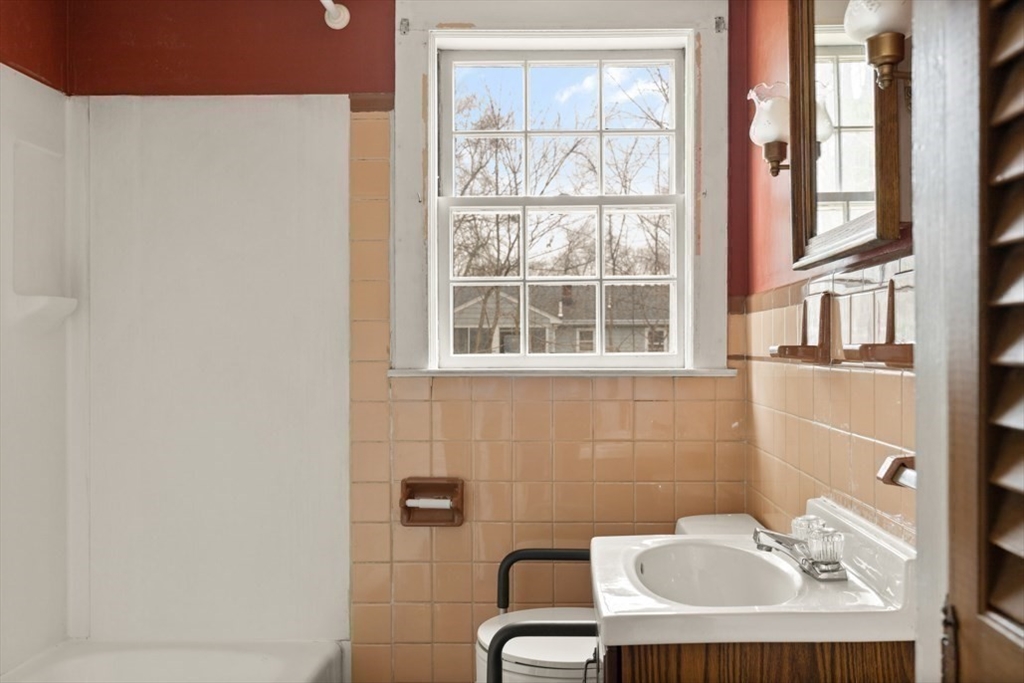 59 Springvale Road Reading, MA 01867 - Photo 11 of 26 Gallery Image 11