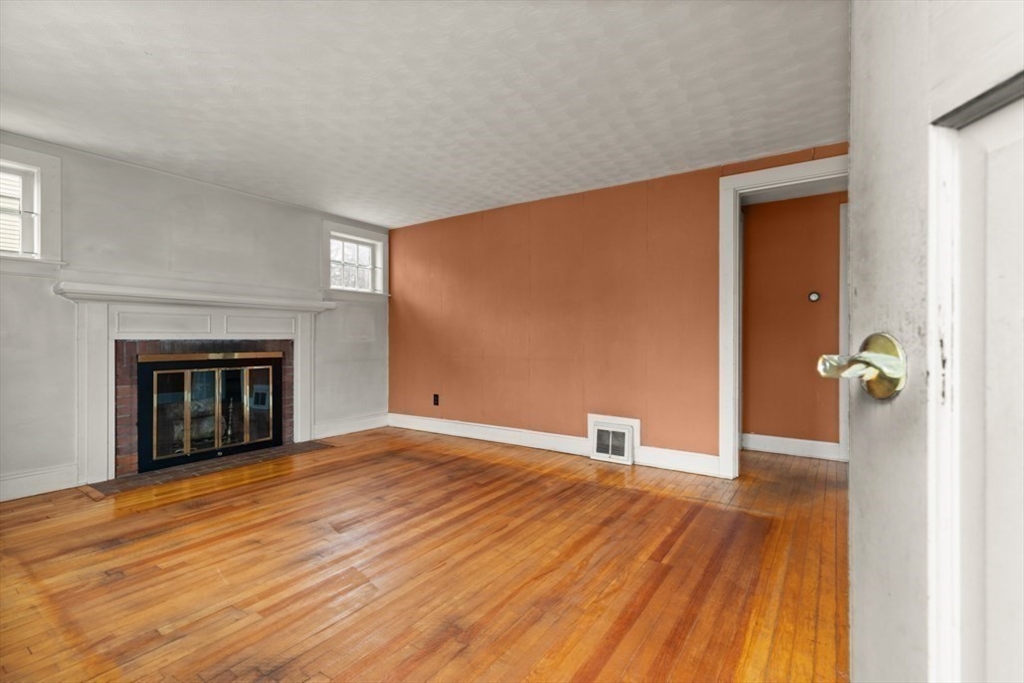 59 Springvale Road Reading, MA 01867 - Photo 4 of 26 Gallery Image 4