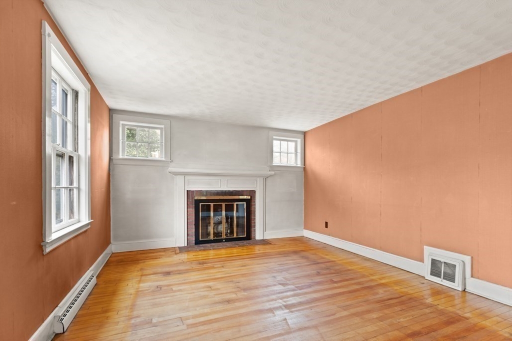 59 Springvale Road Reading, MA 01867 - Photo 5 of 26 Gallery Image 5