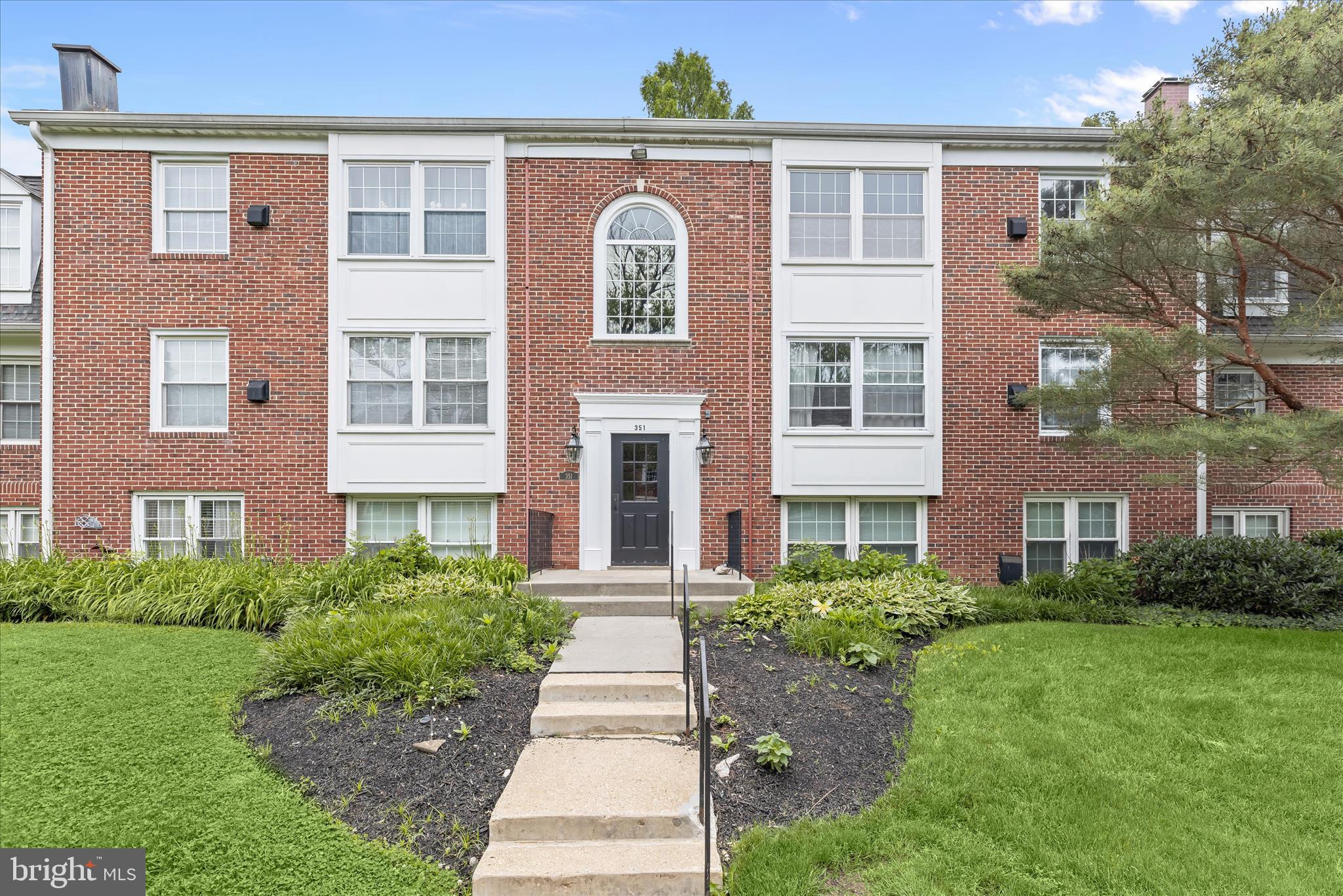 Welcome to 351 Homeland Southway, Unit 3D