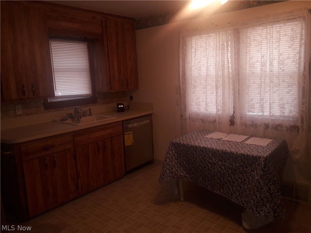13745 Hathaway Road Garfield Heights, OH 44125 - Photo 6 of 16
