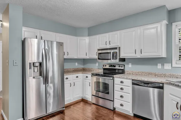 $305,000 | 3639 Southwest Glendale Drive, Topeka, KS 66614