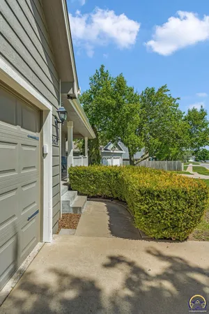$305,000 | 3639 Southwest Glendale Drive, Topeka, KS 66614