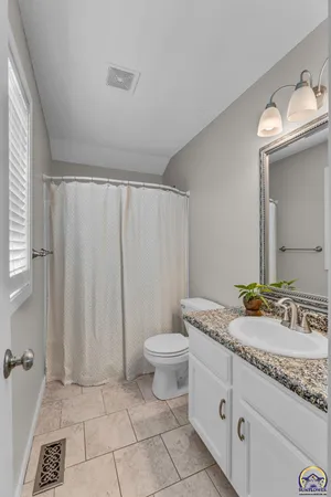 $305,000 | 3639 Southwest Glendale Drive, Topeka, KS 66614