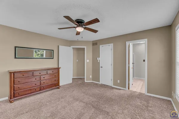 $305,000 | 3639 Southwest Glendale Drive, Topeka, KS 66614