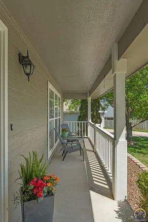 $305,000 | 3639 Southwest Glendale Drive, Topeka, KS 66614