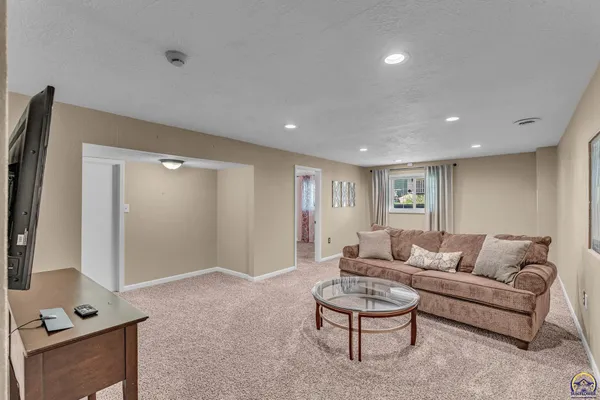 $305,000 | 3639 Southwest Glendale Drive, Topeka, KS 66614