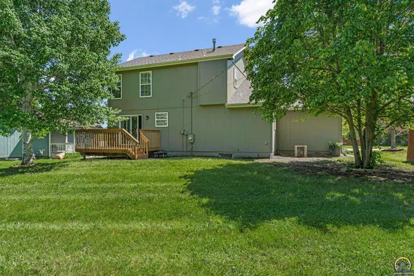 $305,000 | 3639 Southwest Glendale Drive, Topeka, KS 66614