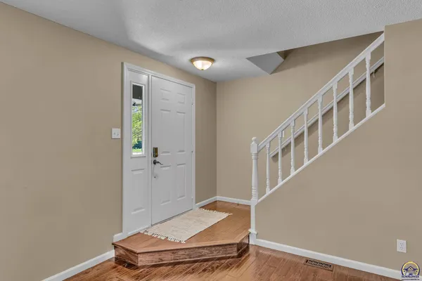 $305,000 | 3639 Southwest Glendale Drive, Topeka, KS 66614