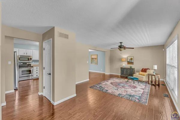$305,000 | 3639 Southwest Glendale Drive, Topeka, KS 66614