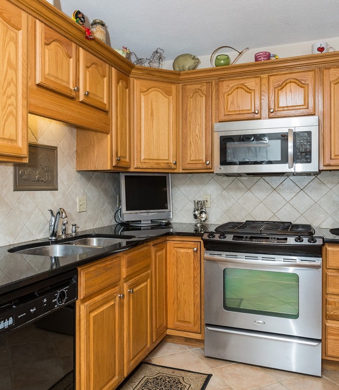 16 Woodland Ridge Southwick, MA 01077 - Photo 5 of 30 Gallery Image 5