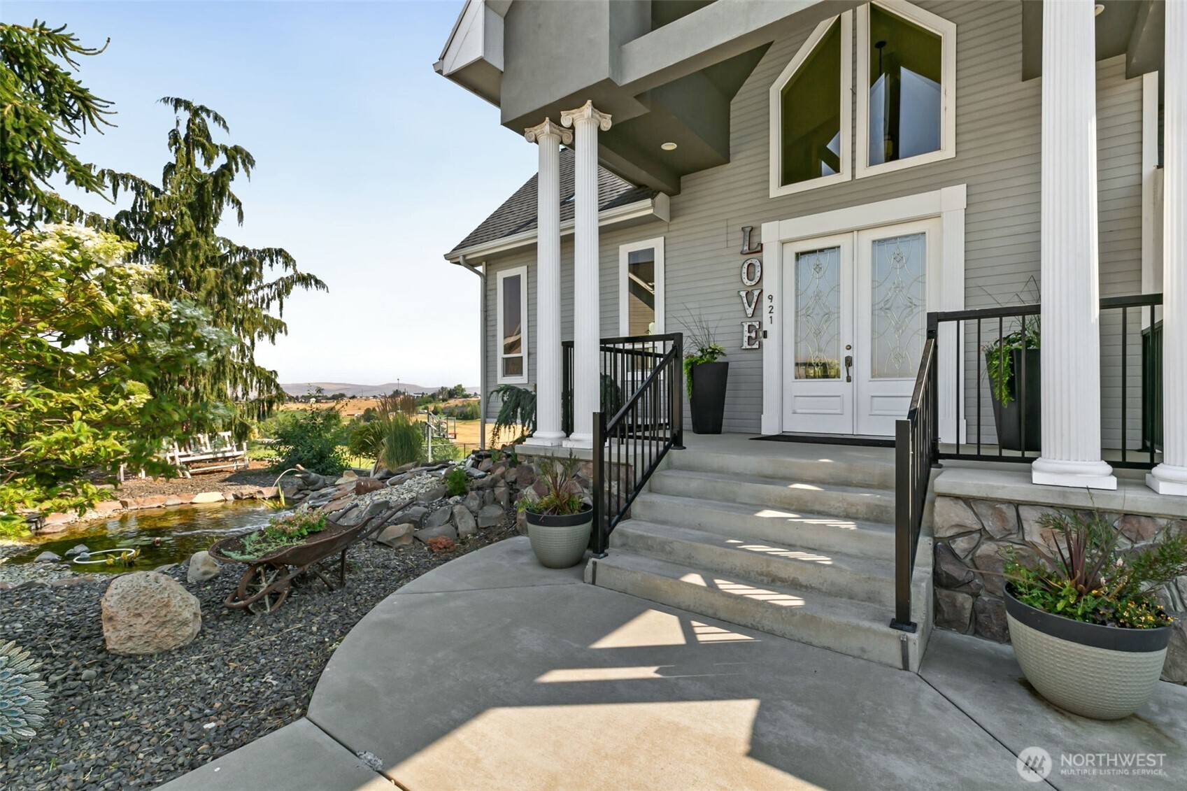 921 Tibbling Road Selah, WA 98942 - Photo 3 of 36