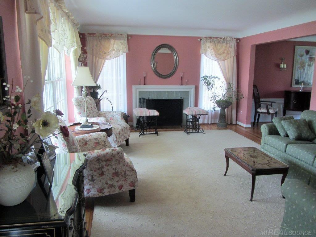 588 Rivard Boulevard Grosse Pointe, MI 48230 - Photo 3 of 6