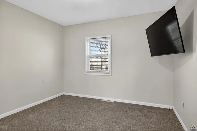 $184,900 | 16325 R Road, Mayetta, KS 66509