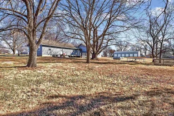 $175,900 | 16325 R Road, Mayetta, KS 66509