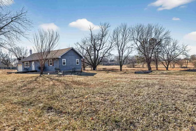 $184,900 | 16325 R Road, Mayetta, KS 66509