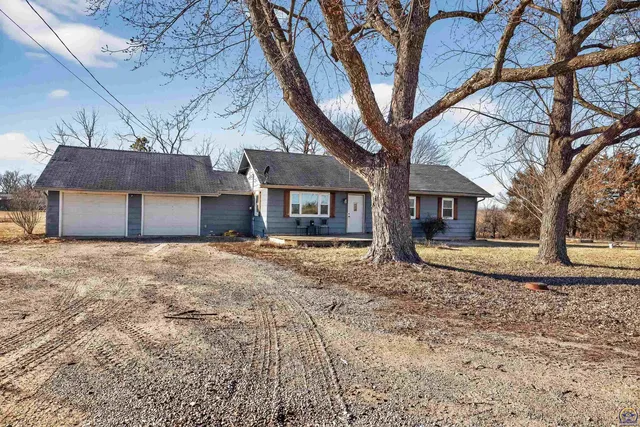 $184,900 | 16325 R Road, Mayetta, KS 66509